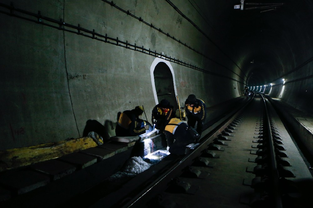 高邮铁路运营隧道病害现状